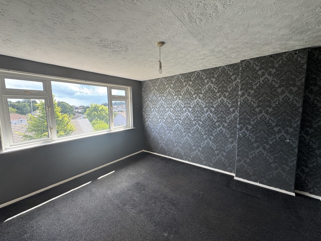 Lot: 105 - SEMI-DETACHED HOUSE FOR IMPROVEMENT IN POPULAR LOCATION - Bedroom one